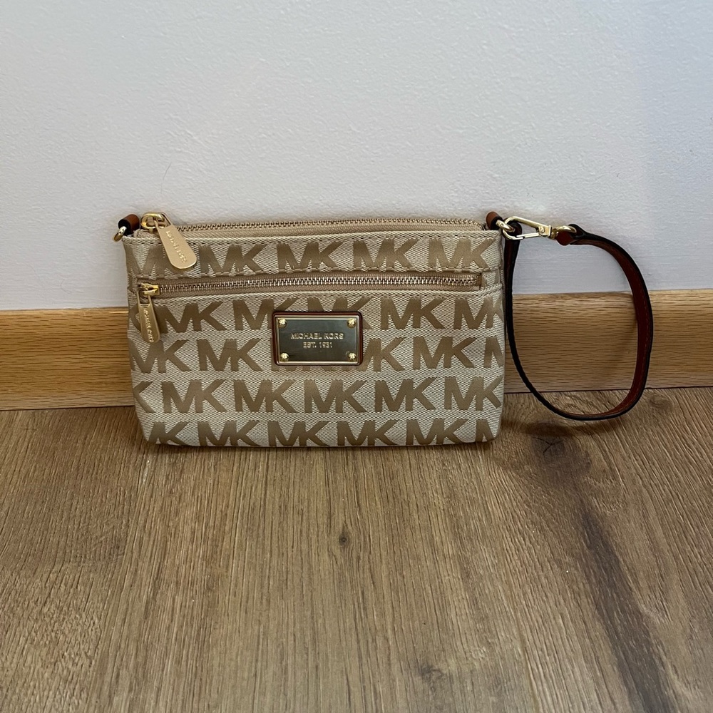 Michael Kors Jet Set Wristlet